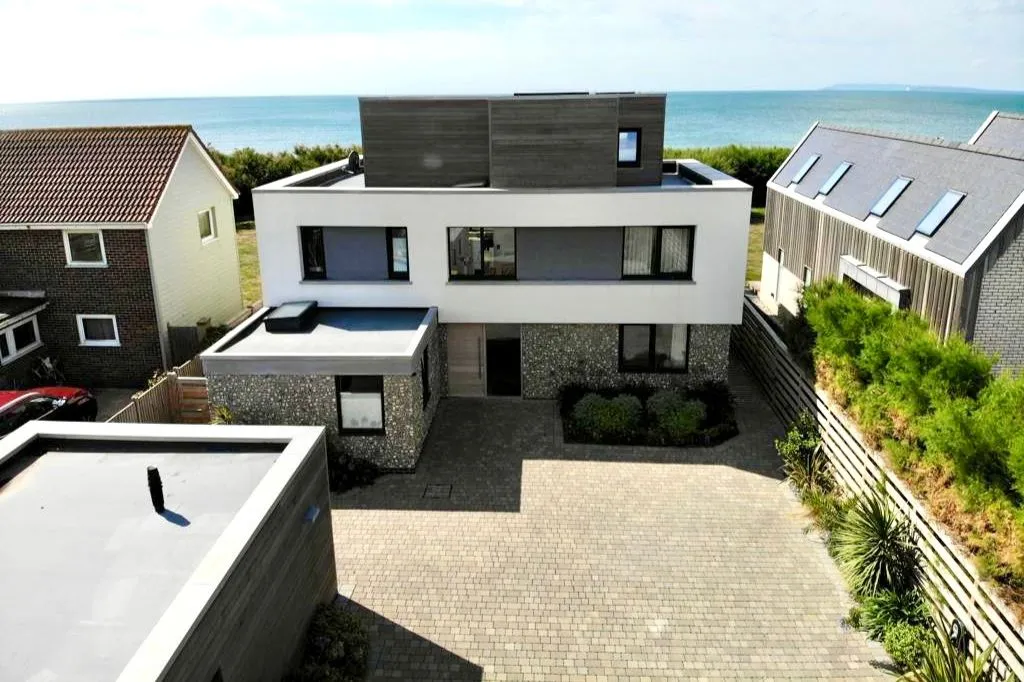 New build house on the Bracklesham seafront 7 New build house on the Bracklesham seafront 7