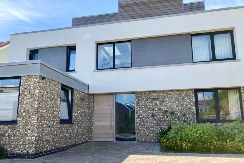 New build house on the Bracklesham seafront 1 New build house on the Bracklesham seafront 1