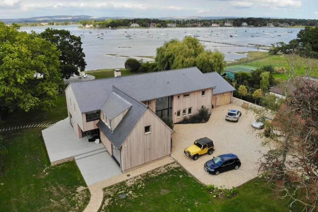 Bespoke New Build in Chichester Location 6 Bespoke New Build in Chichester Location 6